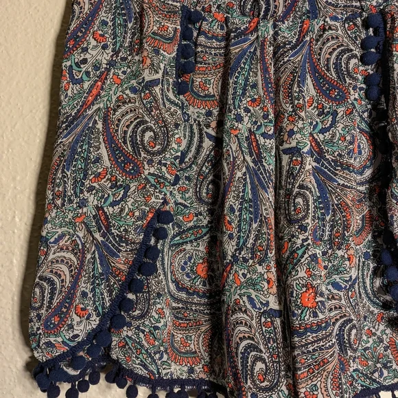 Moa Moa Paisley Print Women's Shorts with Pom Pom Trim Size Medium - Picture 3 of 5